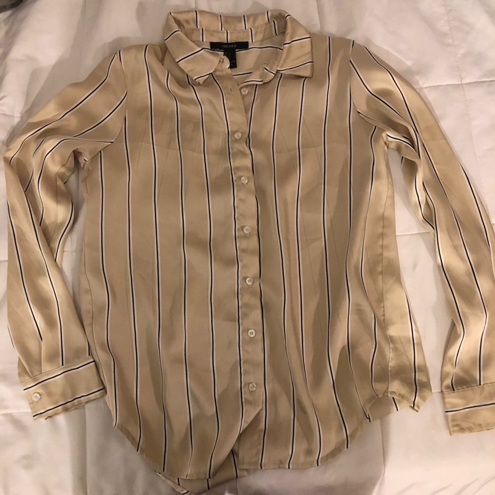 FOREVER 21 button down size S